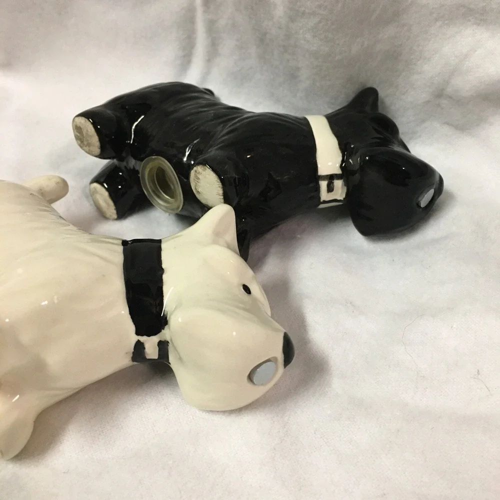 Kissing Westland Scottish Terrier Dog Magnetic Salt &‎ Pepper Shakers Read